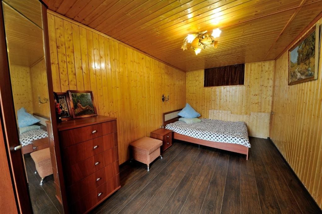 Двухместный (Двухместный номер с 1 кроватью и общей ванной комнатой) хостела Камчатский стиль, Елизово