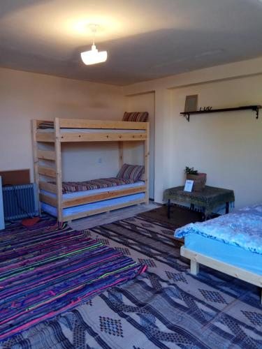 Номер (Односпальная кровать в общем номере для мужчин и женщин) хостела Spice Quarter Inn, Мицпе-Рамон