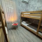 Четырехместный (Друзья №4 . С двумя двухъярусными кроватями), Хостел Свои