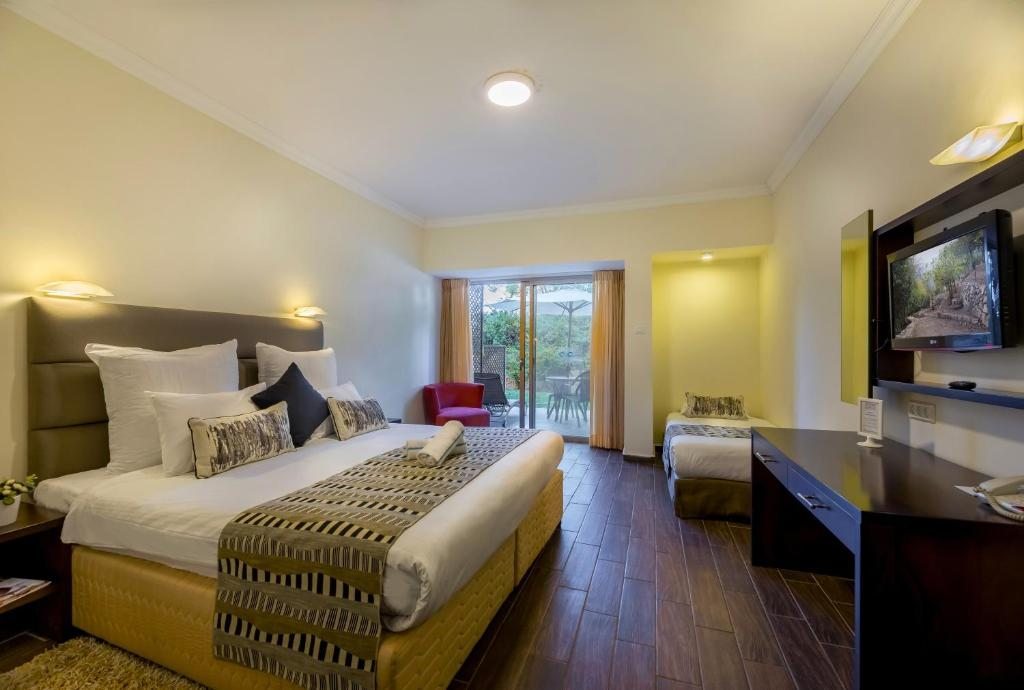 Двухместный (Двухместный номер «Сад» с 1 кроватью или 2 отдельными кроватями) отеля C Hotel Neve Ilan, Иерусалим