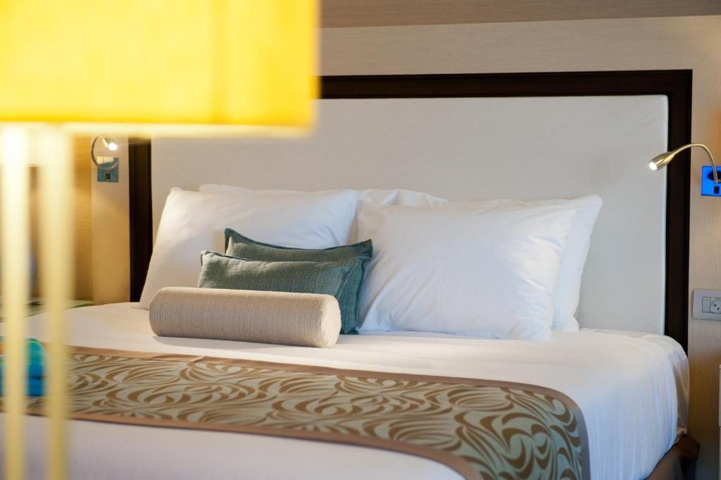 Двухместный (Представительский двухместный номер с 1 кроватью или 2 отдельными кроватями) отеля Herods Dead Sea – A Premium Collection by Leonardo Hotels, Неве-Зоар