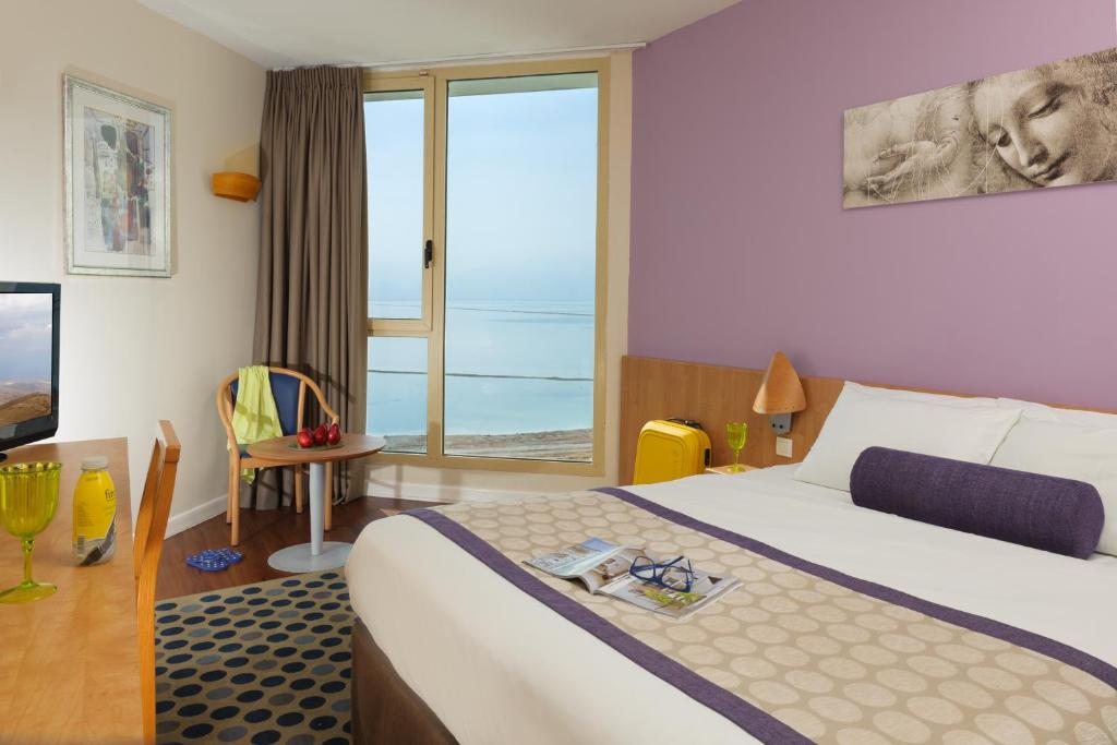 Двухместный (Улучшенный номер (для 2 взрослых и 1 ребенка)) отеля Leonardo Plaza Hotel Dead Sea, Неве-Зоар