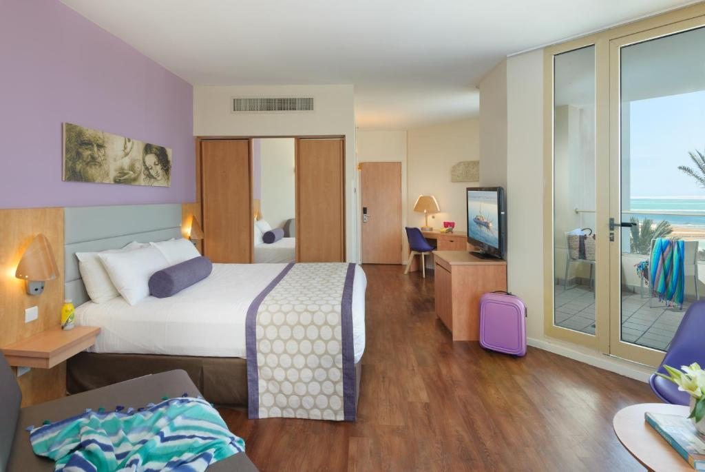 Сьюит (Полулюкс (2 взрослых + 2 детей)) отеля Leonardo Plaza Hotel Dead Sea, Неве-Зоар