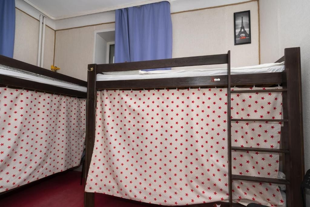 Номер (Спальное место на двухъярусной кровати в общем номере для мужчин и женщин) хостела Andrew Loft, Минск