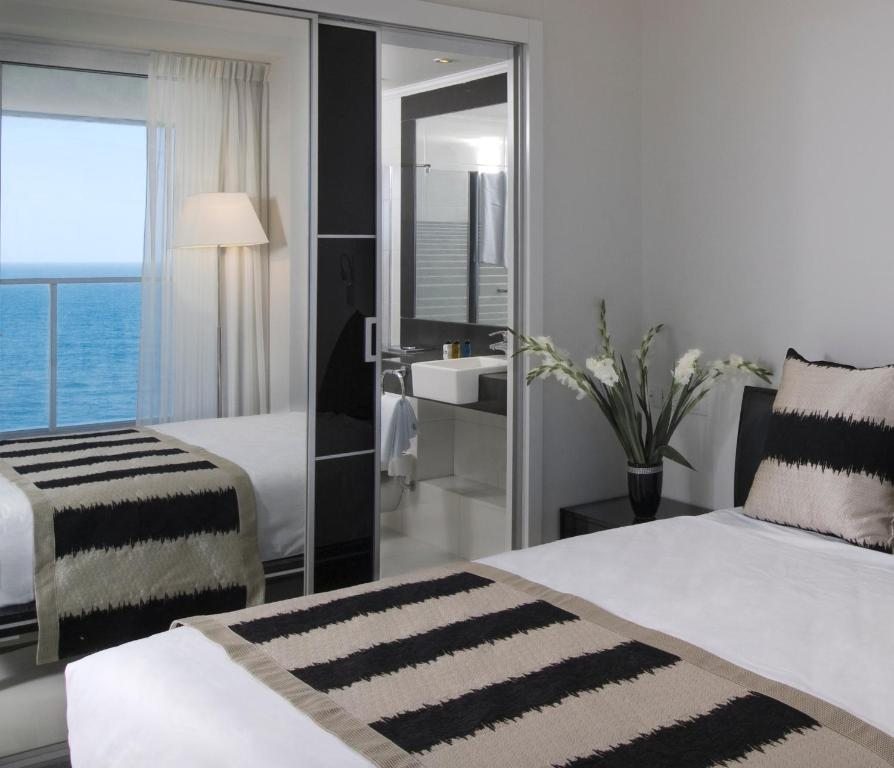 Сьюит (Суперлюкс «Гранд» балконом, вид на море (для 3 взрослых)) отеля Island Suites, Нетания