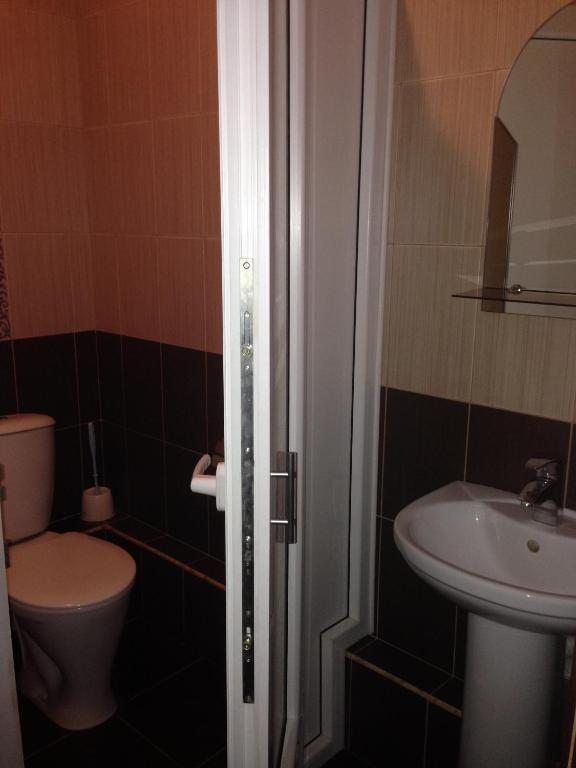 Трехместный (Трехместный номер эконом-класса с общей ванной комнатой) отеля Зори, Нижний Новгород