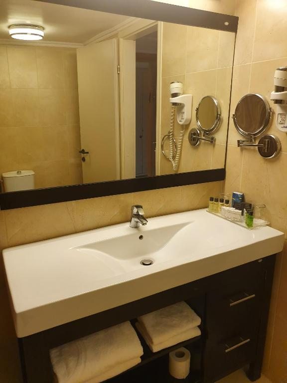 Двухместный (Стандартный двухместный номер с 1 кроватью или 2 отдельными кроватями) отеля Kfar Maccabiah Hotel & Suites, Рамат-Ган
