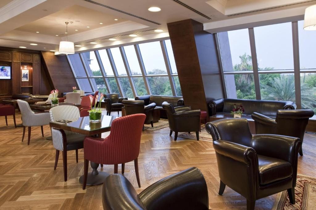 Сьюит (Бизнес-люкс с балконом с доступом в лаундж) отеля Kfar Maccabiah Hotel & Suites, Рамат-Ган