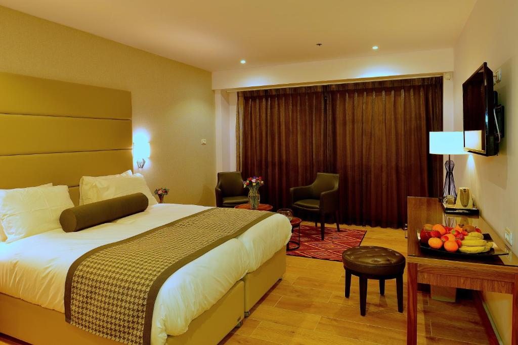Двухместный (Двухместный номер «Премиум» с 1 кроватью или 2 отдельными кроватями и балконом) отеля Astoria Galilee Hotel, Тверия