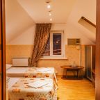 Четырехместный (Семейный двухкомнатный четырехместный блок (номер третий категории)), Отель Патио