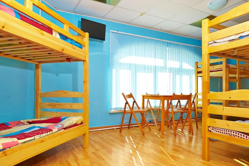 Номер (Кровать в общем номере с 12 кроватями) хостела Happy Hostel, Минск