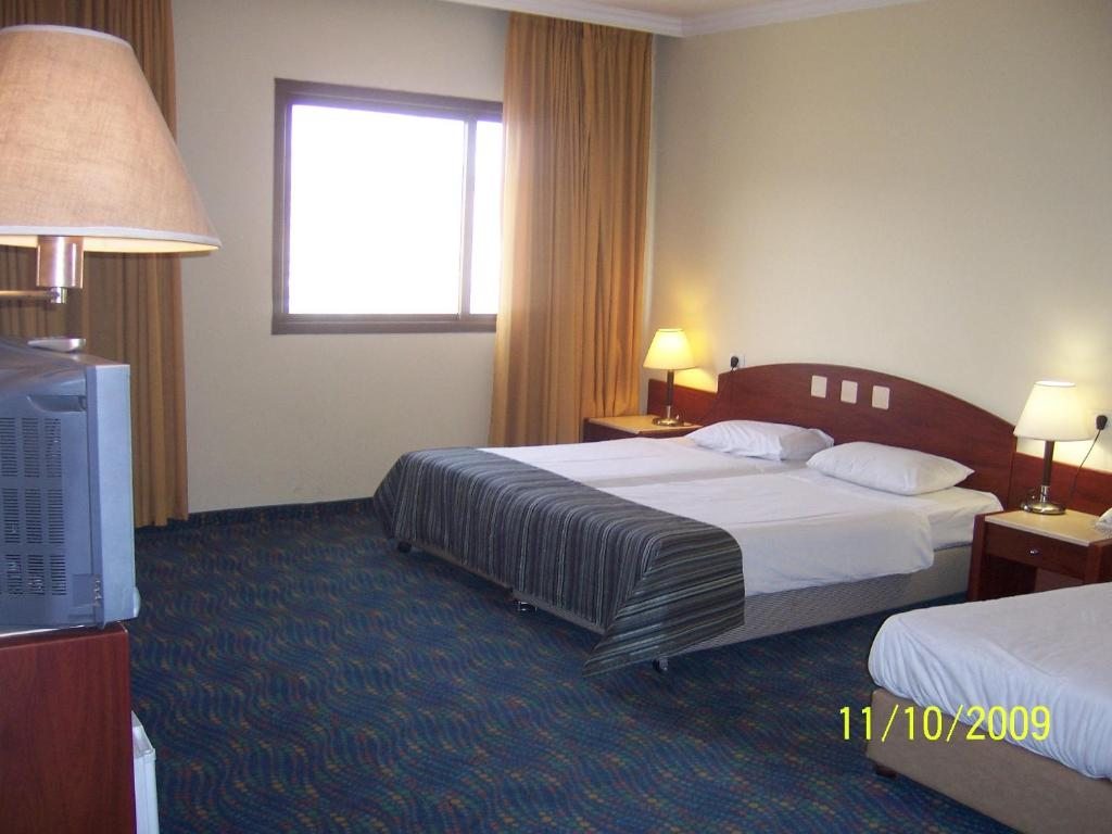 Двухместный (Двухместный номер с 2 отдельными кроватями (2 взрослых и 2 детей)) отеля Golan Hotel, Тверия