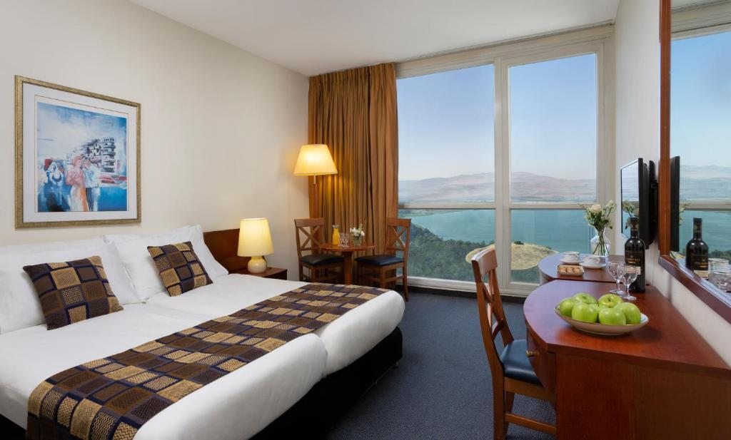 Двухместный (Стандартный двухместный номер с 2 отдельными кроватями, вид на озеро) отеля King Solomon Hotel Tiberias, Тверия