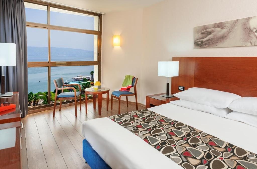 Двухместный (Улучшенный двухместный номер с 2 отдельными кроватями) отеля Leonardo Hotel Tiberias, Тверия