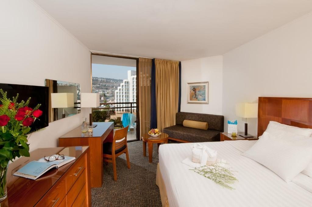Двухместный (Двухместный номер Делюкс с 1 кроватью и видом на озеро) отеля Leonardo Plaza Hotel Tiberias, Тверия