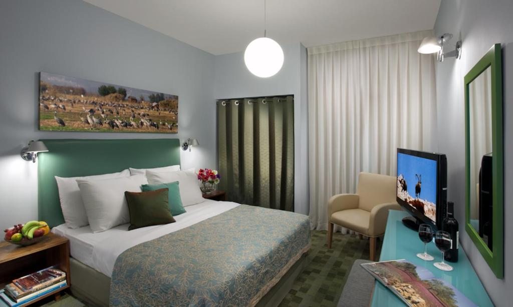 Двухместный (Классический люкс (с 1 двуспальной или 2 отдельными кроватями)) отеля Prima Galil Tiberias Hotel, Тверия