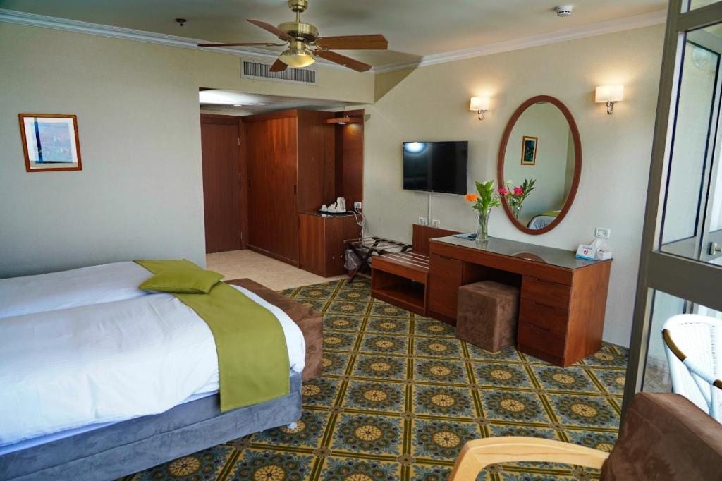 Двухместный (Стандартный двухместный номер с 1 кроватью) отеля Ron Beach Hotel, Тверия