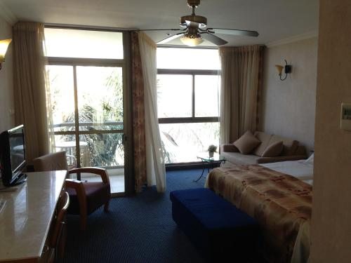 Семейный (Стандартный семейный номер (2 взрослых и 2 детей)) отеля Ron Beach Hotel, Тверия