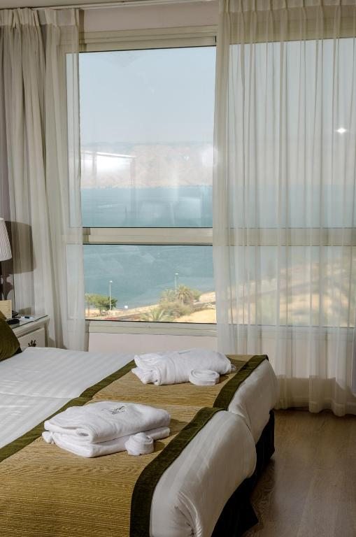 Двухместный (Классический двухместный номер с 1 кроватью или 2 отдельными кроватями и видом на озеро) отеля Royal Plaza Hotel, Тверия