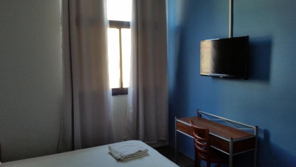 Трехместный (Трехместный номер с собственной ванной комнатой) хостела Tiberias Hostel, Тверия