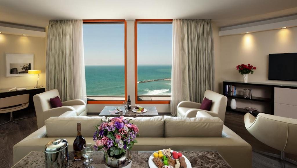 Сьюит (Президентский люкс с видом на море) отеля Carlton Tel Aviv Hotel – Luxury on the Beach, Тель-Авив