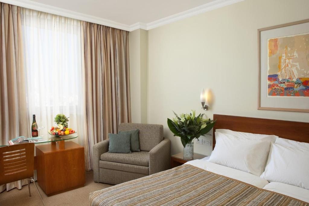 Двухместный (Улучшенный двухместный номер с 1 кроватью или 2 отдельными кроватями) отеля Grand Beach Hotel, Тель-Авив
