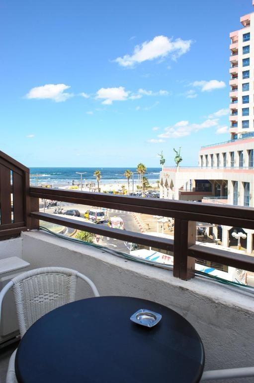 Двухместный (Двухместный номер с 1 кроватью и балконом), Liber Tel Aviv Sea Shore Suites