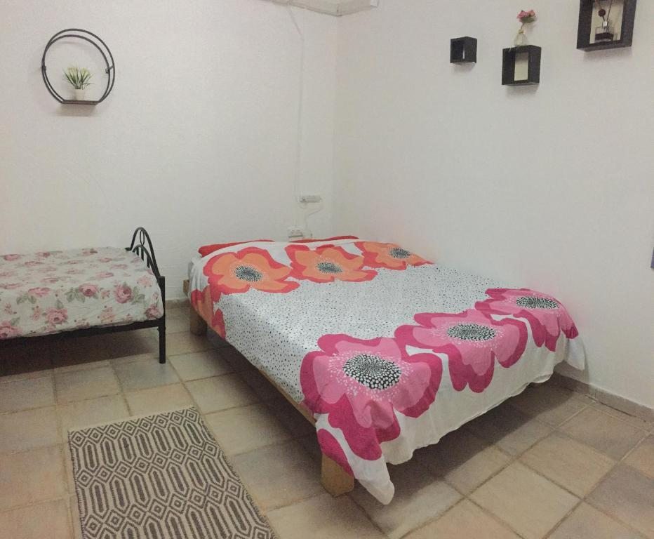 Двухместный (Стандартный двухместный номер с 1 кроватью и общей ванной комнатой) гостевого дома Low-Cost Guesthouse, Тель-Авив