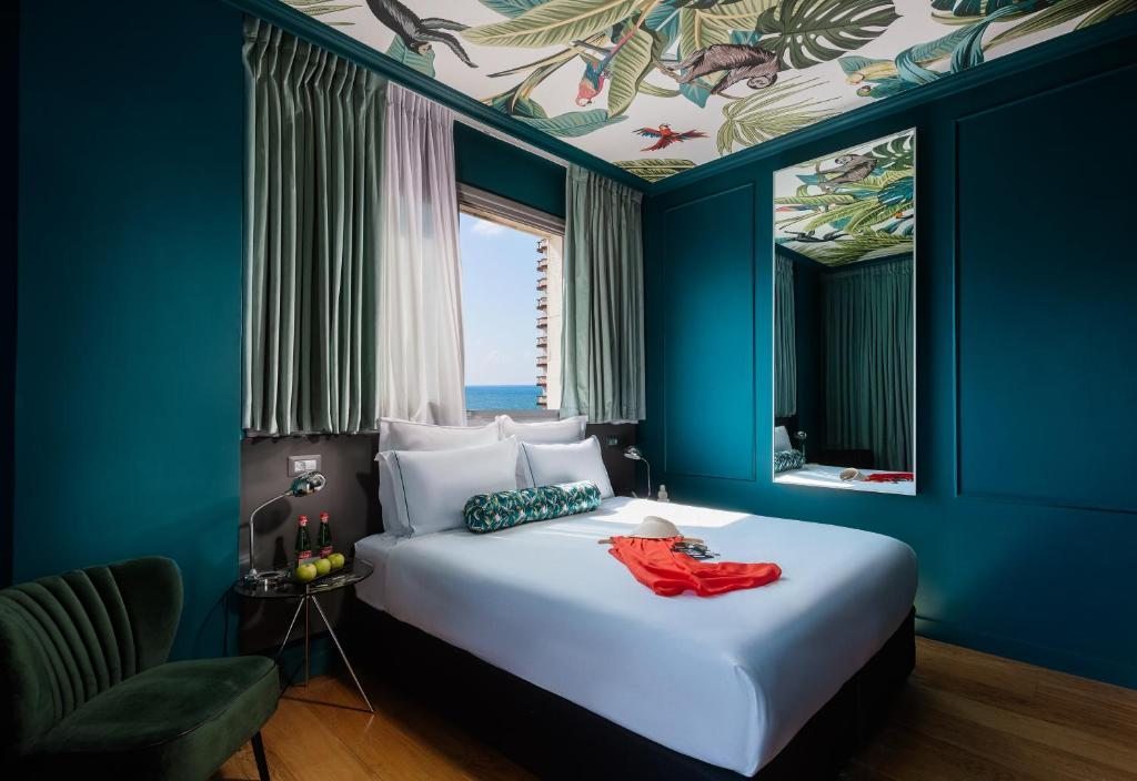 Двухместный (Классический номер с боковым видом на море) отеля Olympia Hotel - by Zvieli Hotels, Тель-Авив