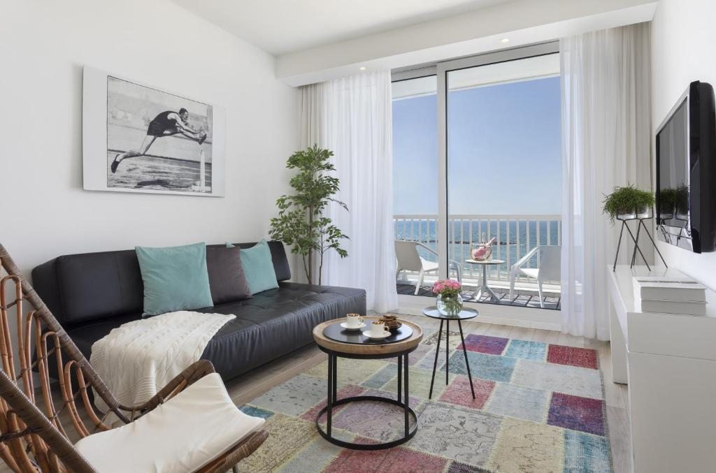 Семейный (Семейные апартаменты с 2 спальнями и балконом) апарт-отеля Sea Executive Suites, Тель-Авив