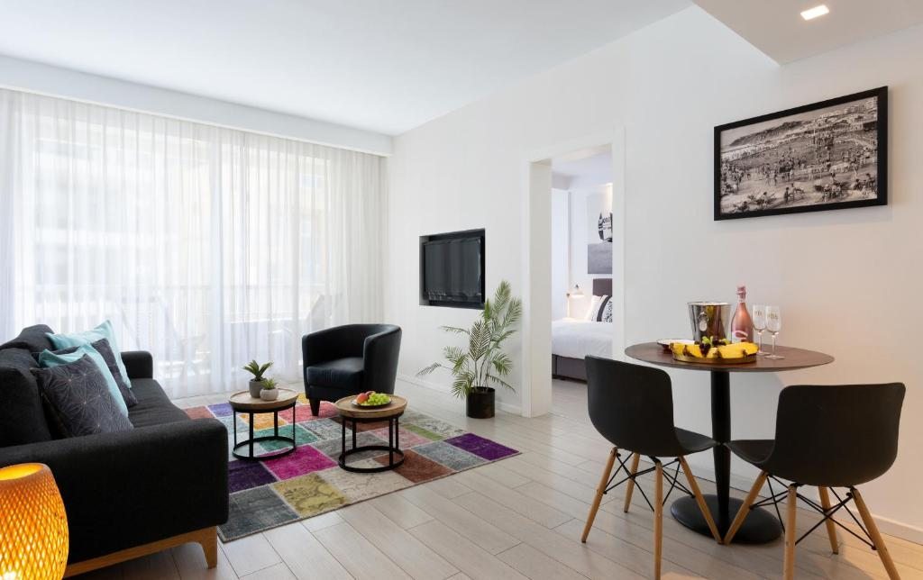 Семейный (Апартаменты с 2 спальнями и диваном-кроватью) апарт-отеля Sea Executive Suites, Тель-Авив