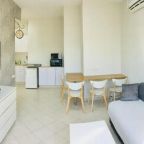 Апартаменты (Улучшенные апартаменты с 1 спальней - 210 Hayarkon Street), Sea Suites