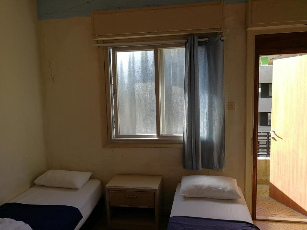 Номер (Двуспальная кровать в общем номере для мужчин и женщин) хостела Sky Hostel, Тель-Авив