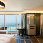 Студио (Premium King Studio with Sea View), The Vista At Hilton Tel Aviv