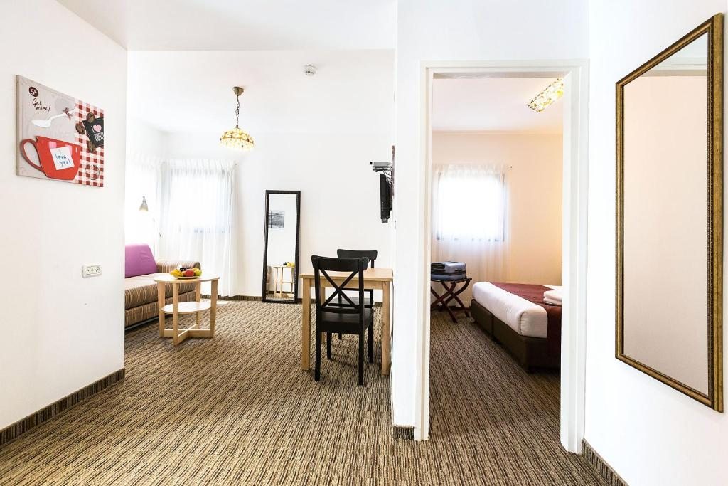 Сьюит (Люкс с 1 спальней (4 взрослых)) отеля Arbel Suites Hotel, Тель-Авив