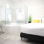 Двухместный (Deluxe Room with Jacuzzi Bath), Miami Hotel