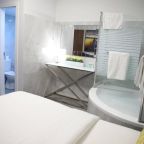 Двухместный (Deluxe Room with Jacuzzi Bath), Miami Hotel