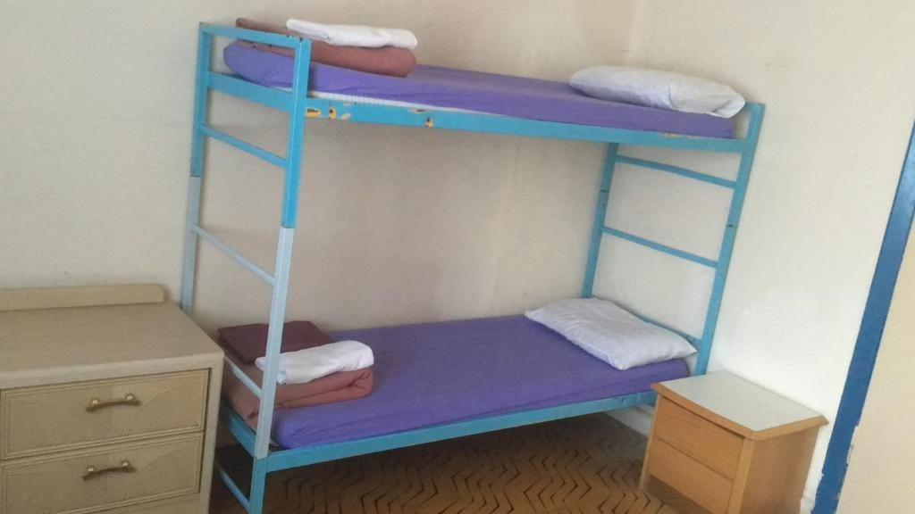 Номер (Односпальная кровать в общем номере смешанного типа на 6 человек) хостела Momo's Hostel, Тель-Авив