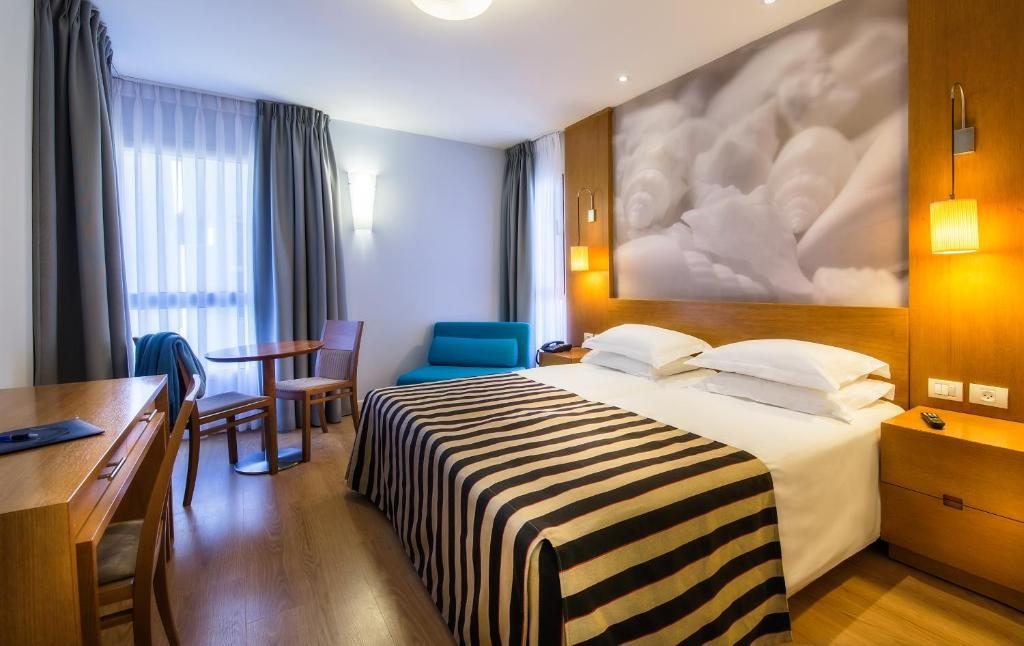 Двухместный (Классический двухместный номер с 1 кроватью или 2 отдельными кроватями) отеля The Lusky- Great Small Hotel, Тель-Авив