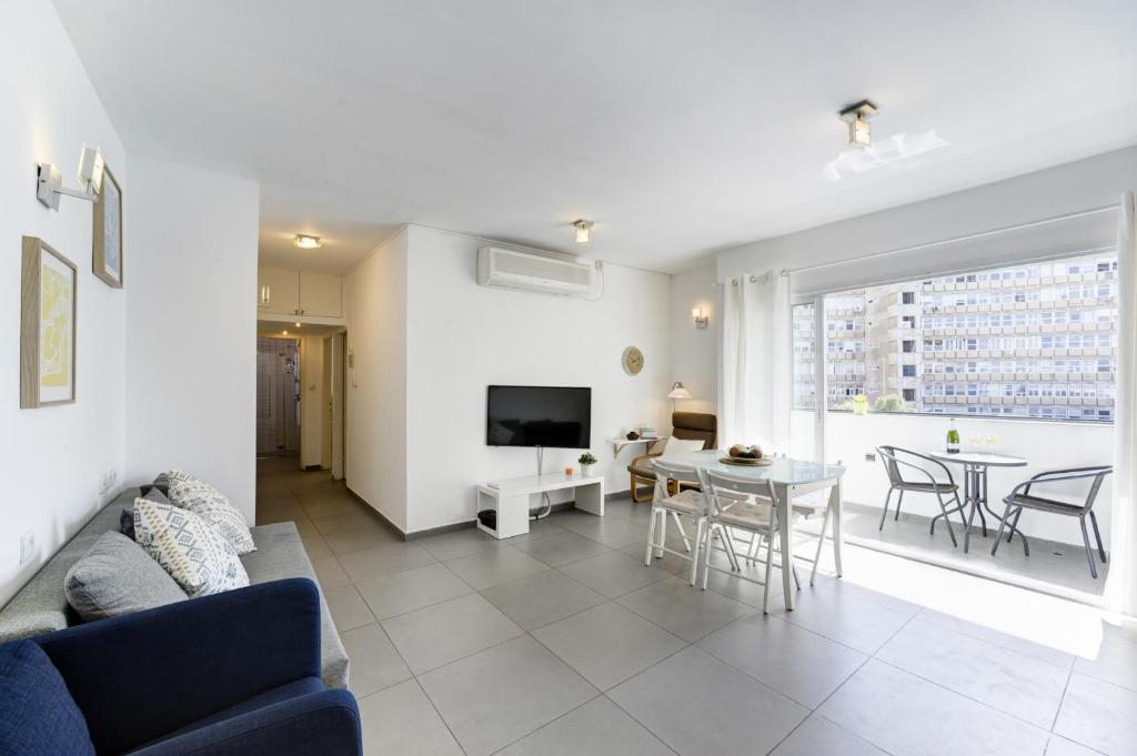 Апартаменты (Апартаменты с 2 спальнями и балконом — Ben-Yehuda Street, 42), Beach Apartments TLV