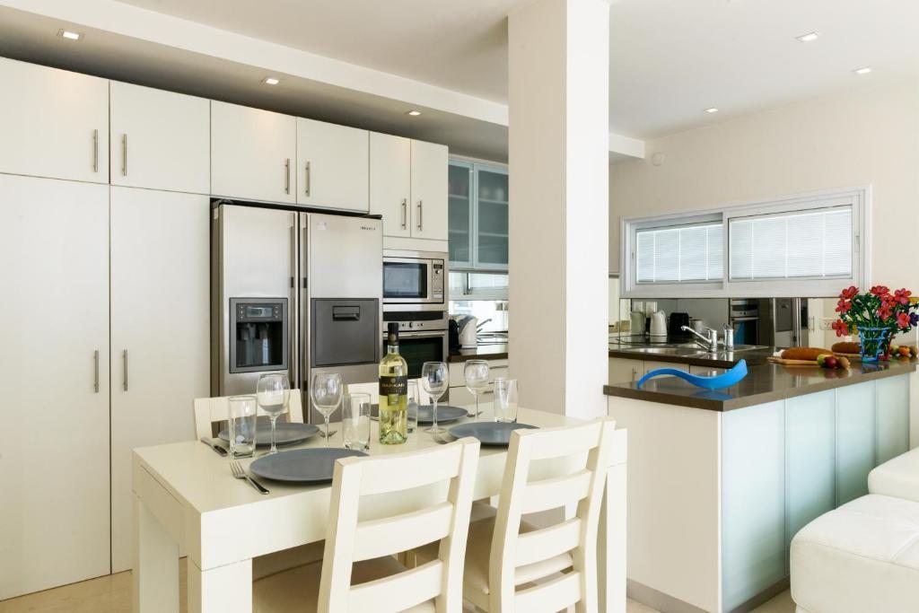 Апартаменты (Апартаменты с 2 спальнями и балконом - 20, Arnon Street), Beach Apartments TLV