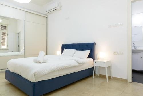 Апартаменты (Апартаменты с 2 спальнями и 3 балконами - Allenby, 11), Beach Apartments TLV