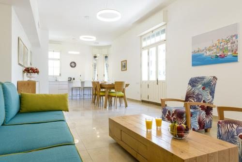 Апартаменты (Апартаменты с 2 спальнями и 3 балконами - Allenby, 11), Beach Apartments TLV