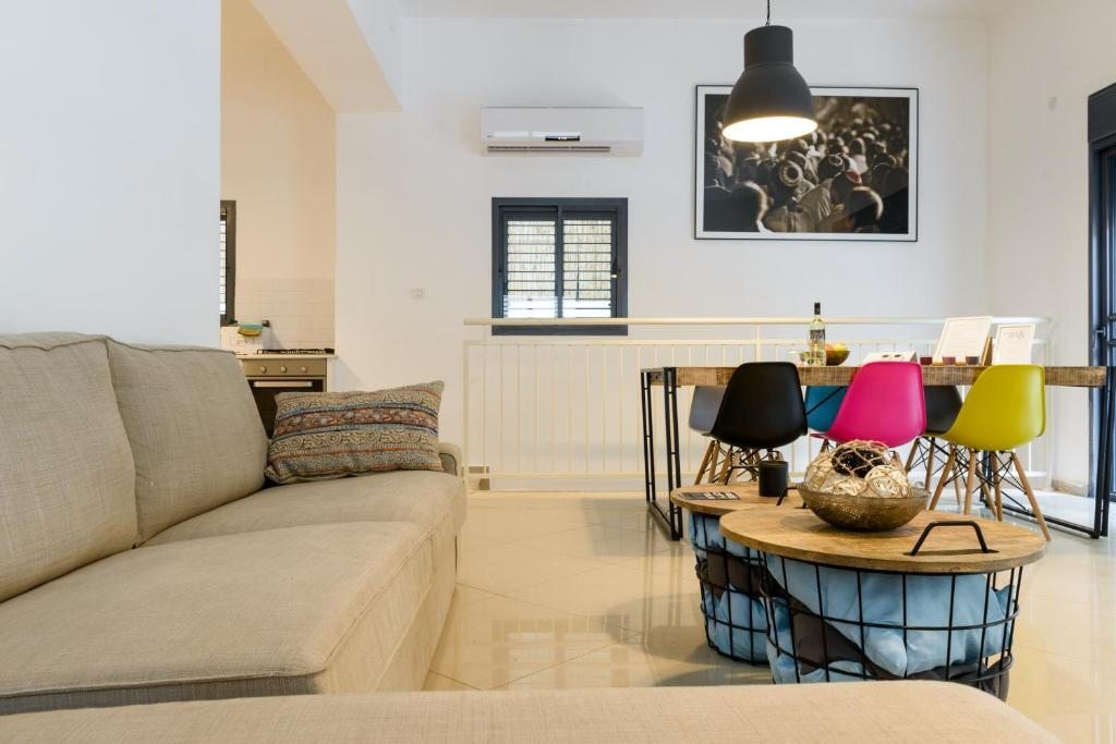 Апартаменты (Апартаменты с 3 спальнями, садом и кинозалом - Pinsker, 46), Beach Apartments TLV