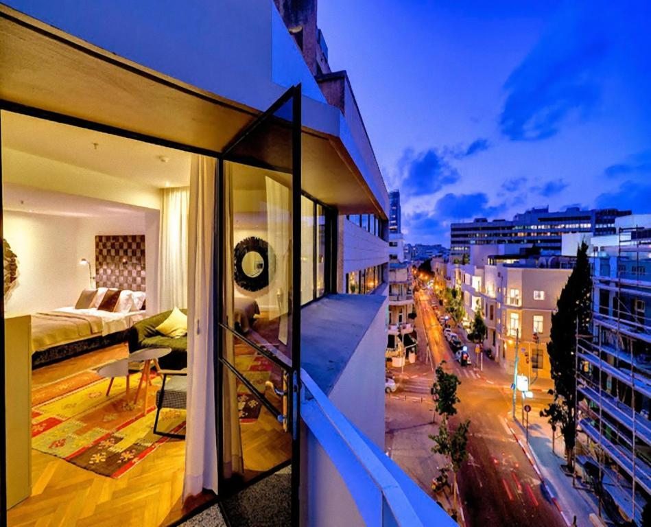 Сьюит (Номер-студио с балконом) отеля Townhouse Hotel Tel Aviv - by Zvieli Hotels, Тель-Авив