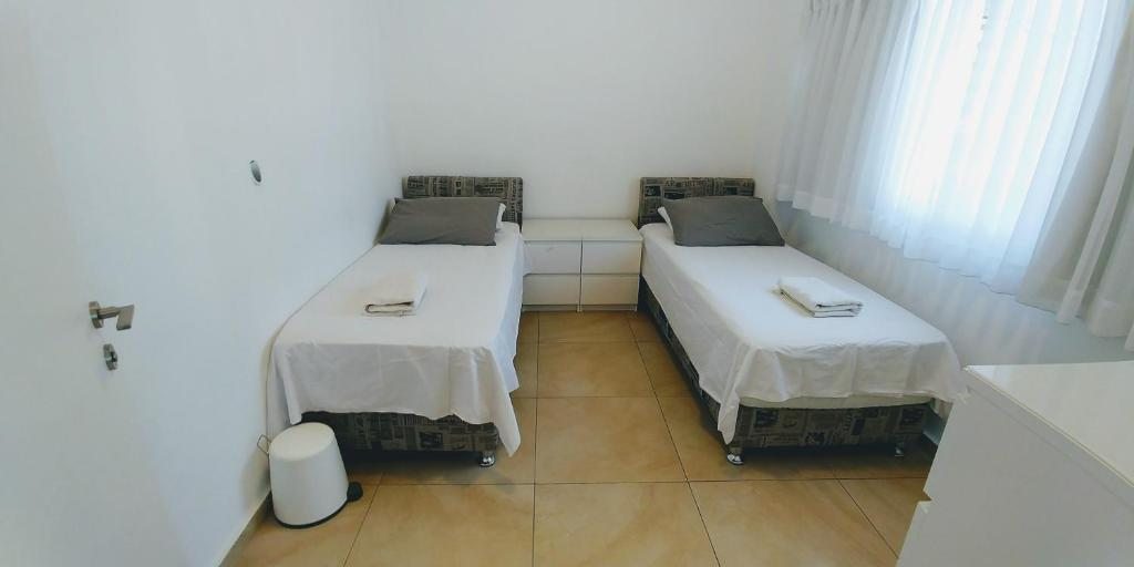 Двухместный (Двухместный номер с 1 кроватью и общей ванной комнатой) хостела Begin 19 Apartment Hotel, Тель-Авив