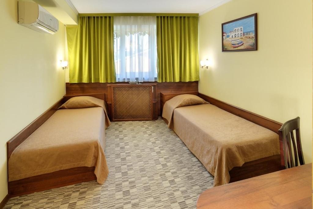 Двухместный (Стандартный двухместный номер с 2 отдельными кроватями) отеля Бристоль, Лазаревское