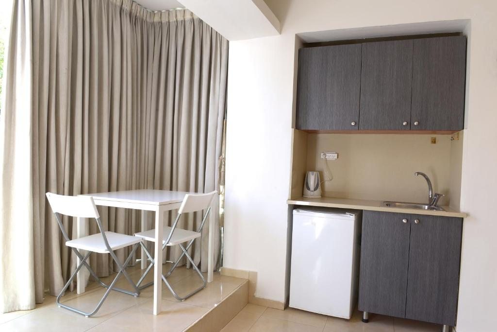 Апартаменты (Апартаменты с 2 спальнями и балконом) апарт-отеля Gordon Inn ApartHotel, Тель-Авив