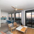 Апартаменты (Two Bedroom apartment with Sew view - 6 HaYarkon st), The Promenade Art - By TLV2GO