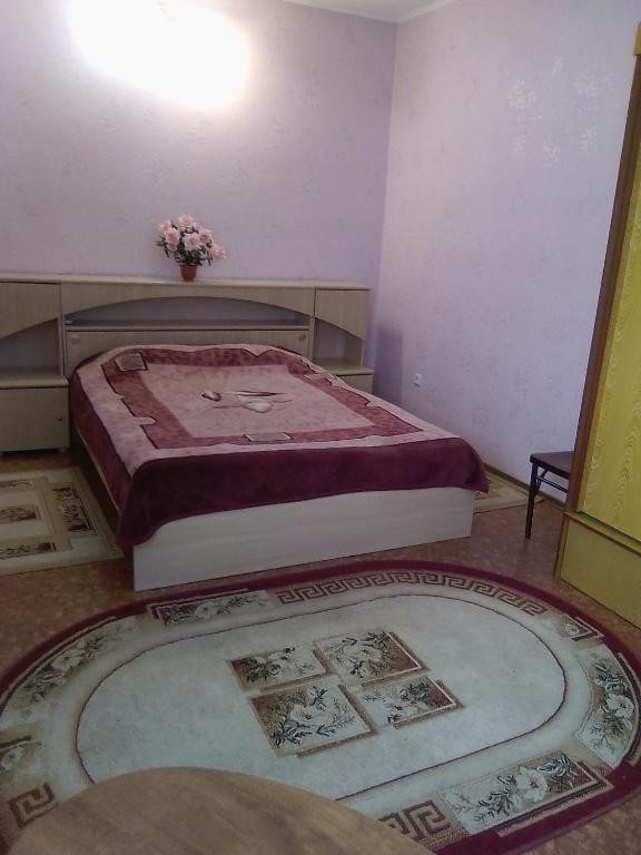 Двухместный (Двухместный номер с двуспальной кроватью и дополнительной кроватью) гостиницы Бухта Радости, Оренбург